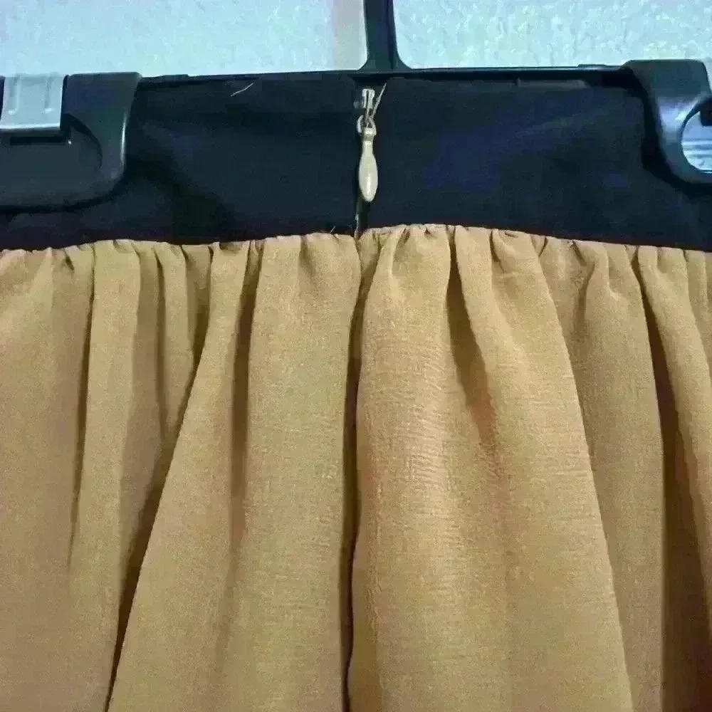 Flowy mini skirt
